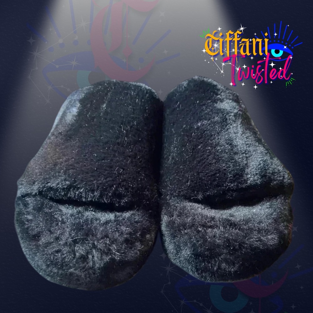 🖤 NWOT Black Fuzzy Platform Slippers – Size 7 | Cozy & Stylish! - Picture 3 of 10